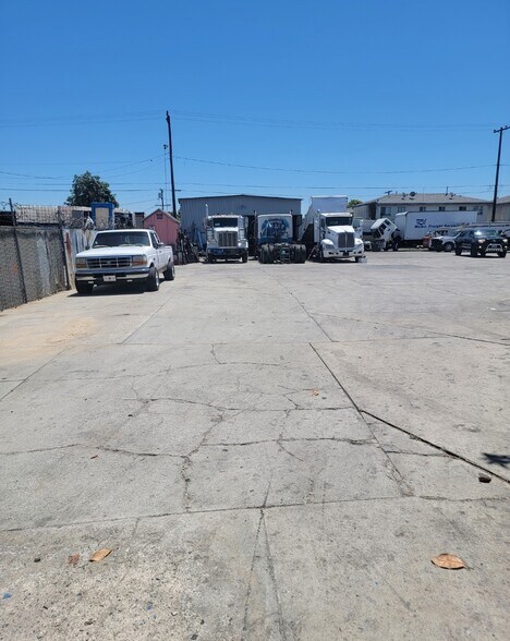 More Photos Of 10986 Vulcan St, South Gate Contractor Storage Yard For Lease