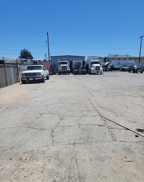 More Photos Of 10986 Vulcan St, South Gate Contractor Storage Yard For Sale