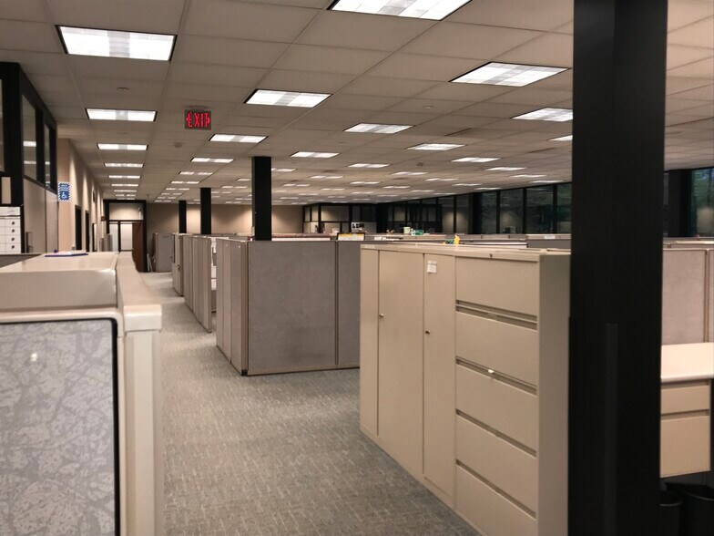 More Photos Of 401 N Lake St, Neenah Medical For Sale