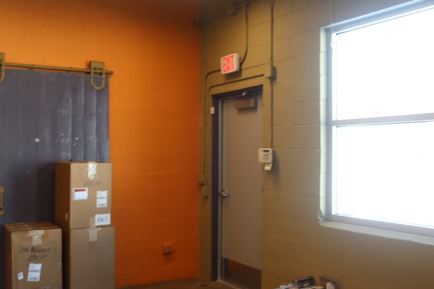 More Photos Of 1523 Riverview Dr, Kalamazoo Freestanding For Lease