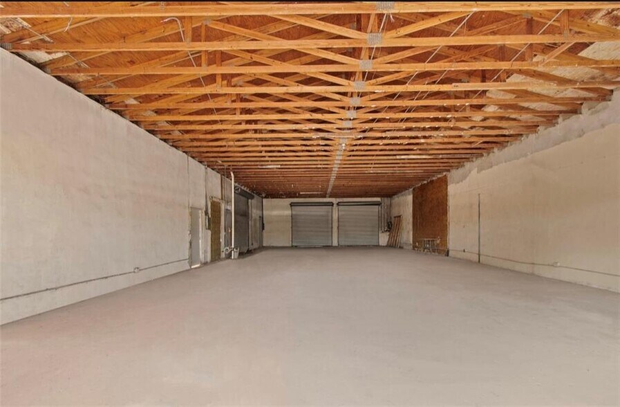 More Photos Of 200 W Prospect Rd, Oakland Park Freestanding For Sale