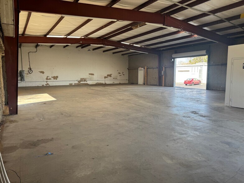 More Photos Of SKY RIDGE CIRCLE 37828 SUITE A, Dade City Flex For Lease