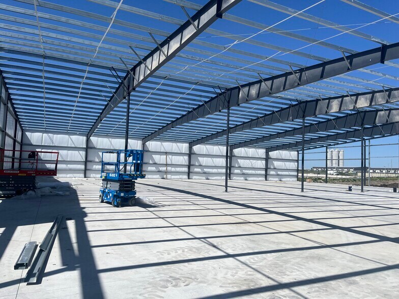 Primary Photo Of 20460 185th Ter, Spring Hill Warehouse For Lease