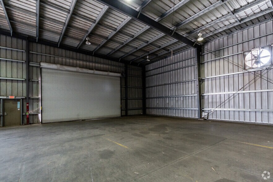 More Photos Of 500 Gateway Dr, Goldsboro Warehouse For Sale