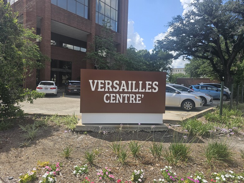 More Photos Of 102 Versailles Blvd, Lafayette Office For Lease