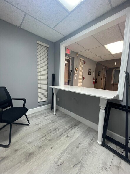 More Photos Of 9800-9860 Pines Blvd, Pembroke Pines Unknown For Lease