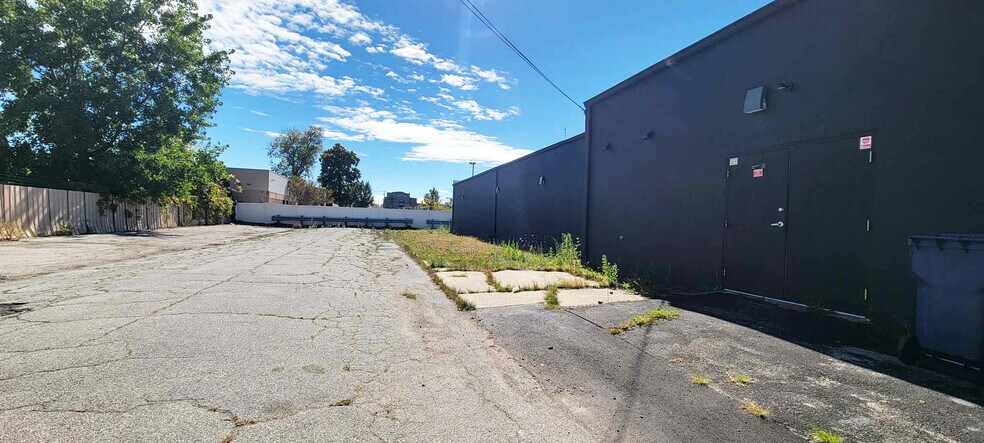 More Photos Of 606 3rd St, Bay City Storefront For Sale