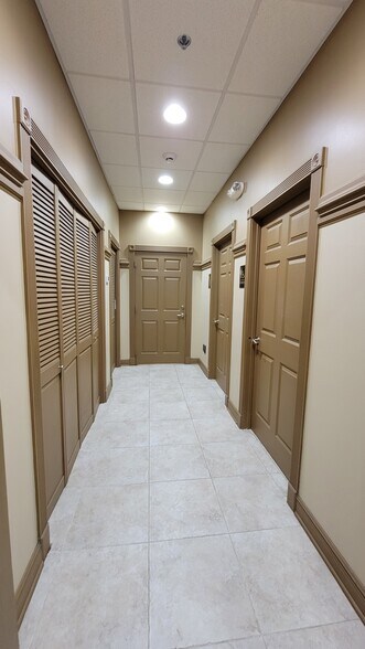 More Photos Of 8725 Youngerman Ct, Jacksonville Warehouse For Lease