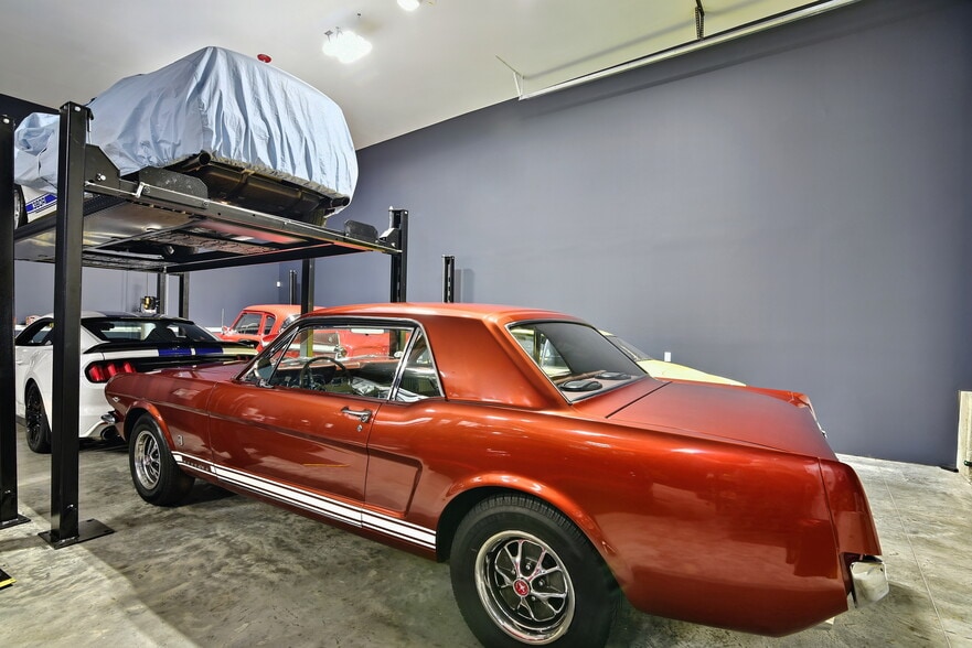 More Photos Of 597 South County Trl, Exeter Flex For Sale