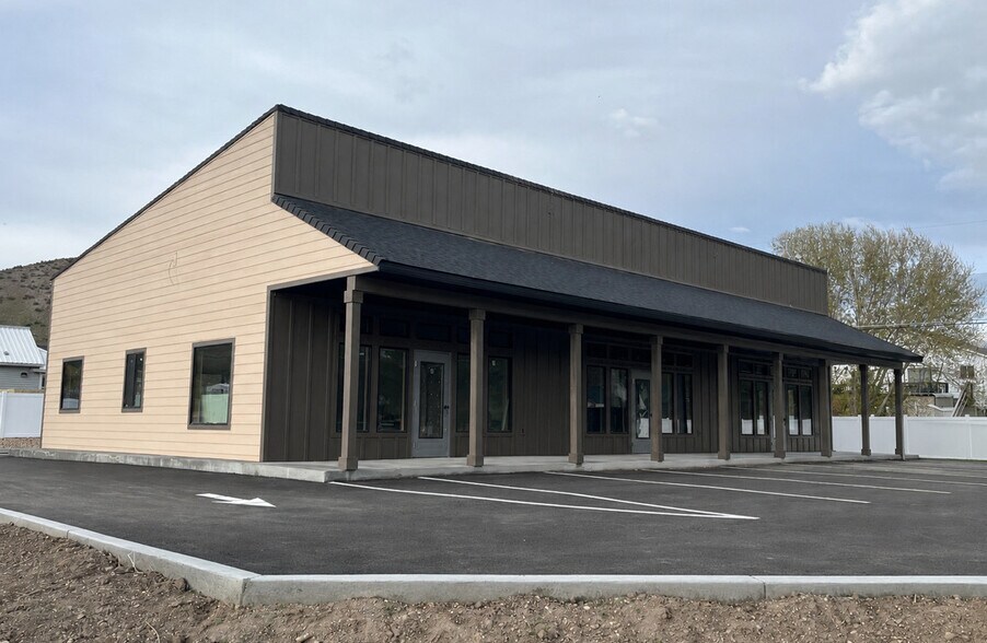 More Photos Of 260 Highway 30 E, Inkom Storefront For Lease