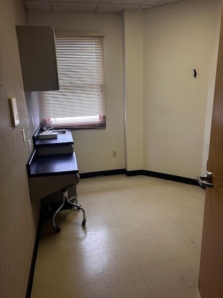 More Photos Of 59 E Mill Rd, Long Valley Office For Lease