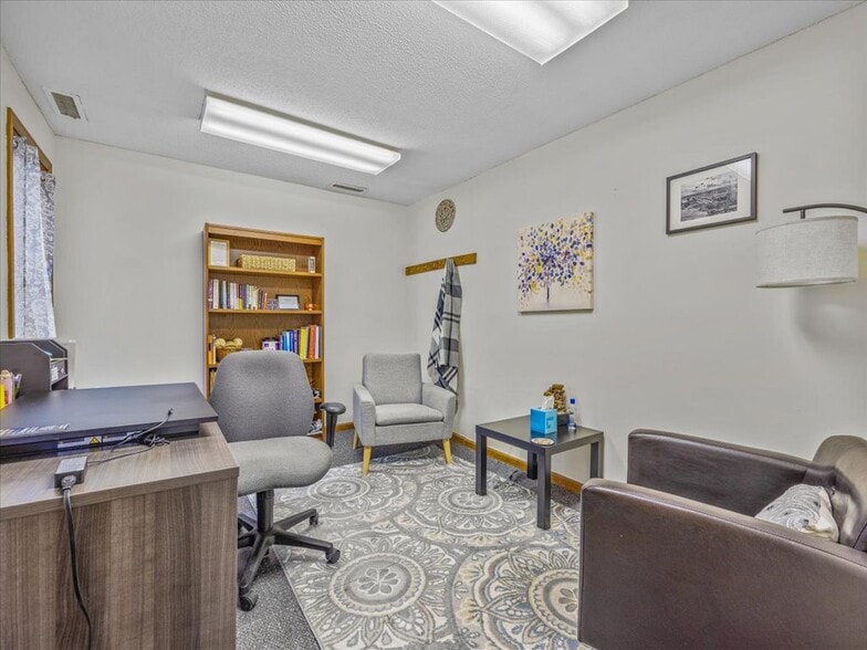 More Photos Of 200 W Town St, Norwich Office For Sale