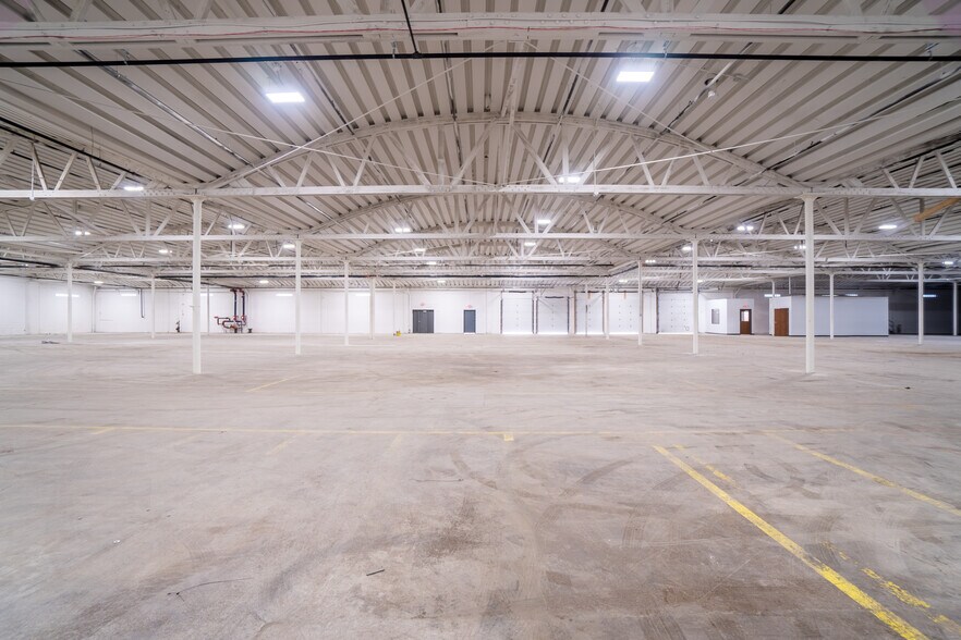 More Photos Of 5400 N Teutonia Ave, Milwaukee Warehouse For Lease