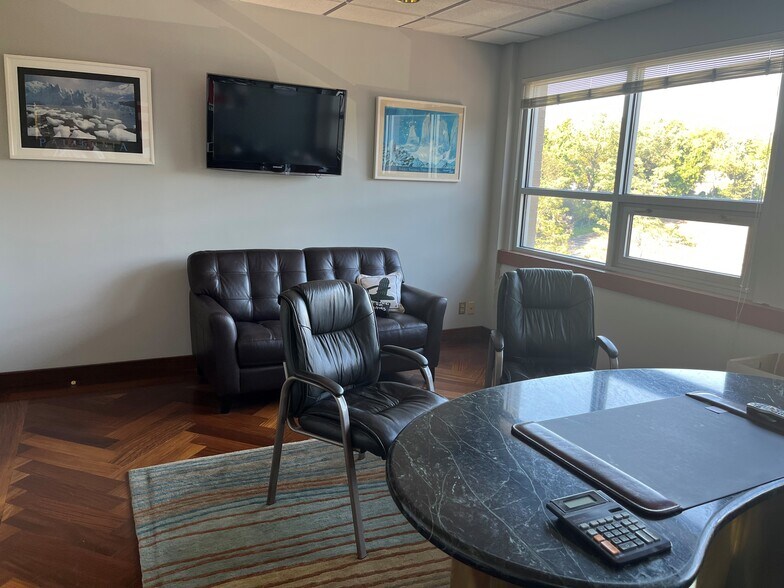 More Photos Of 525 Northern Blvd, Great Neck Medical For Lease