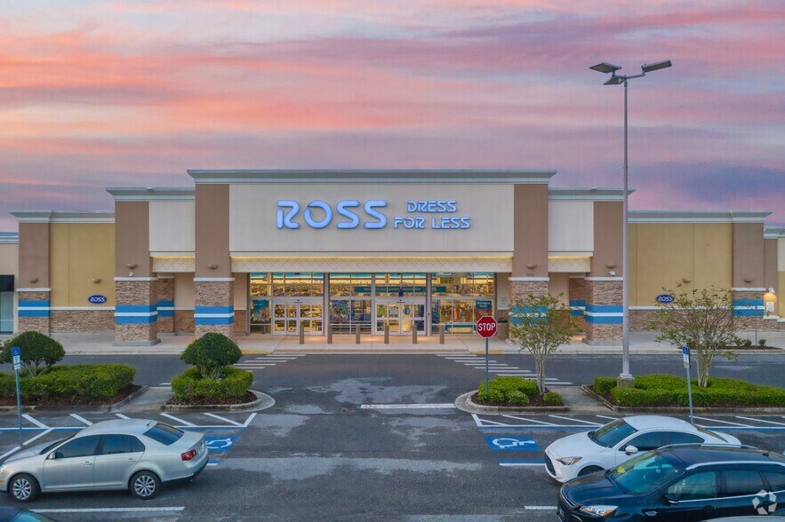 More Photos Of 3201-3229 Rolling Oaks Blvd, Kissimmee General Retail For Lease