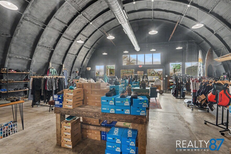 More Photos Of 44 17th Ave SW, Cedar Rapids Warehouse For Lease