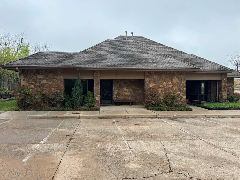 More Photos Of 216 E 10th Street Plz, Edmond Medical For Lease