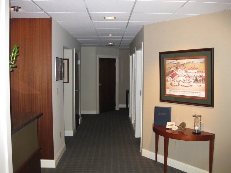 More Photos Of 10-40 Tower Ln, Avon Unknown For Lease