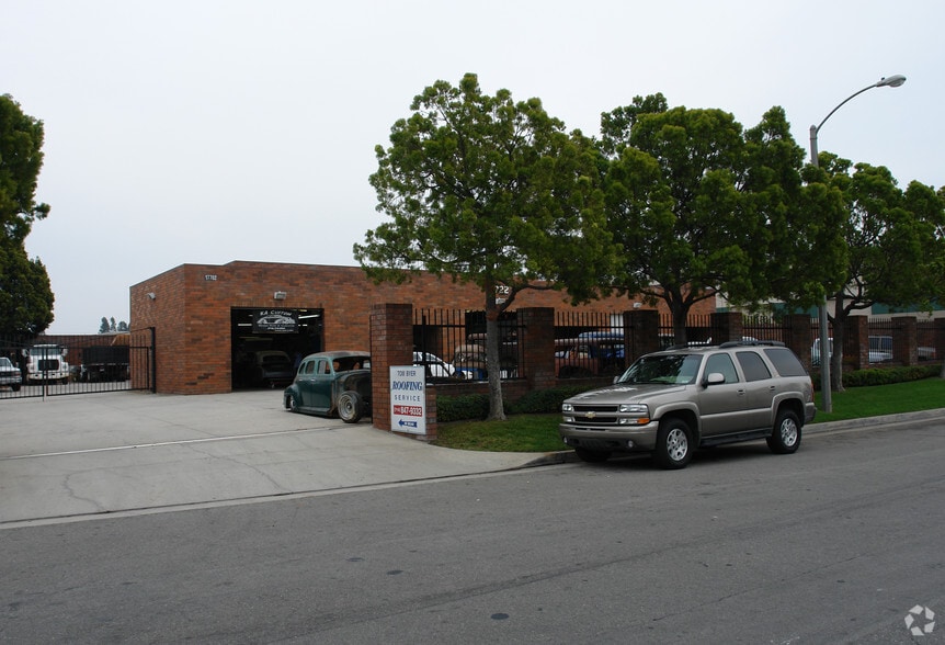 More Photos Of 17702-17722 Metzler Ln, Huntington Beach Service For Sale