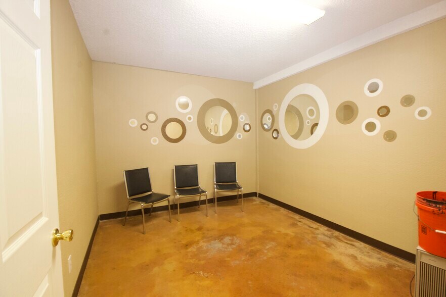 More Photos Of 2320 N Galveston Ave, Pearland Specialty For Sale