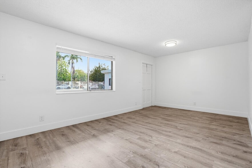 More Photos Of 2325-2331 Arthur St, Hollywood Apartments For Sale