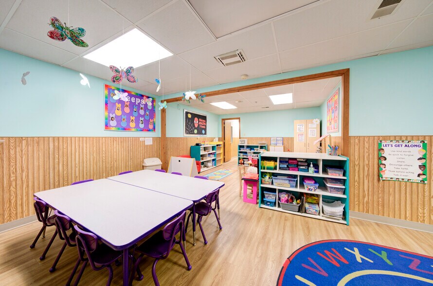 More Photos Of 5500 147th St, Oak Forest Daycare Center For Sale