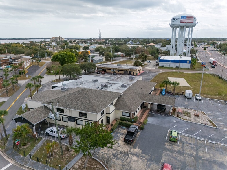 More Photos Of 300 N Cocoa Blvd, Cocoa Restaurant For Lease