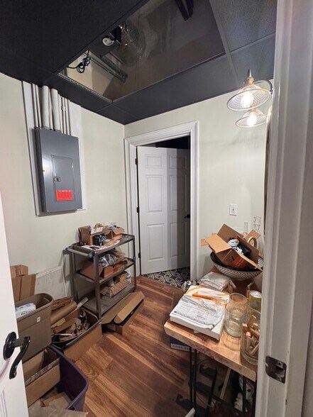 More Photos Of 2737-2739 Cleveland St, Elloree Storefront Retail Office For Sale