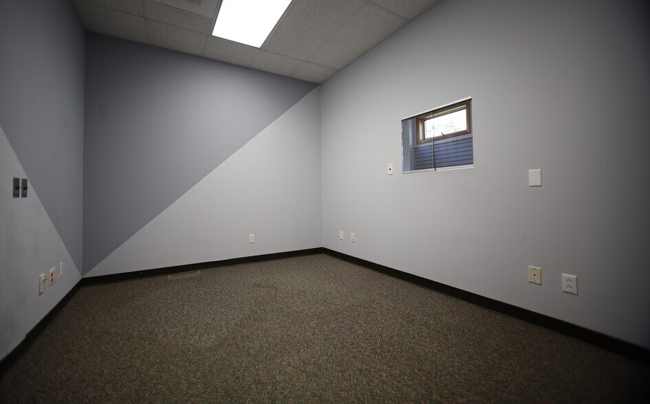 More Photos Of 326 Springside Ave, Pittsfield Office For Sale