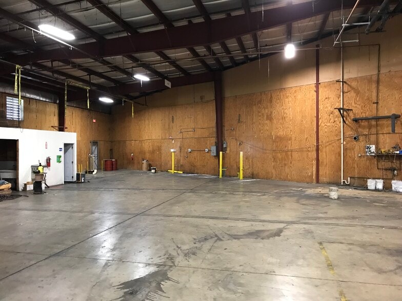 More Photos Of 1250 Taylor, Springfield Distribution For Sale