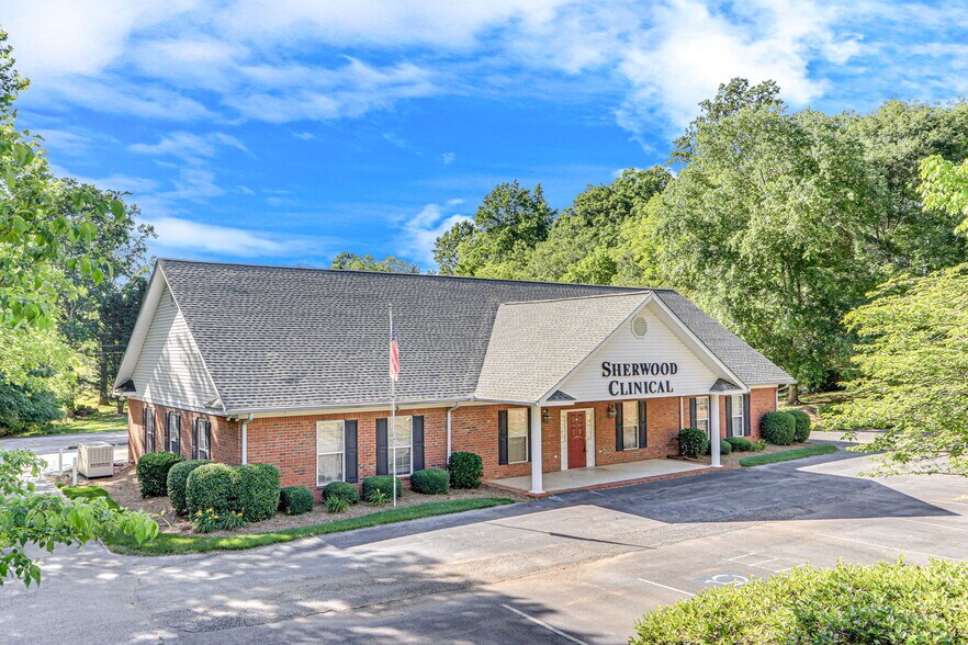 Primary Photo Of 415 Fisk Ave, Demorest Medical For Sale