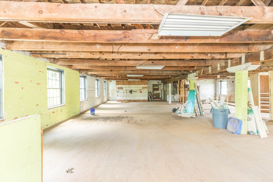 More Photos Of 1340 W Main St, Wytheville Loft Creative Space For Sale