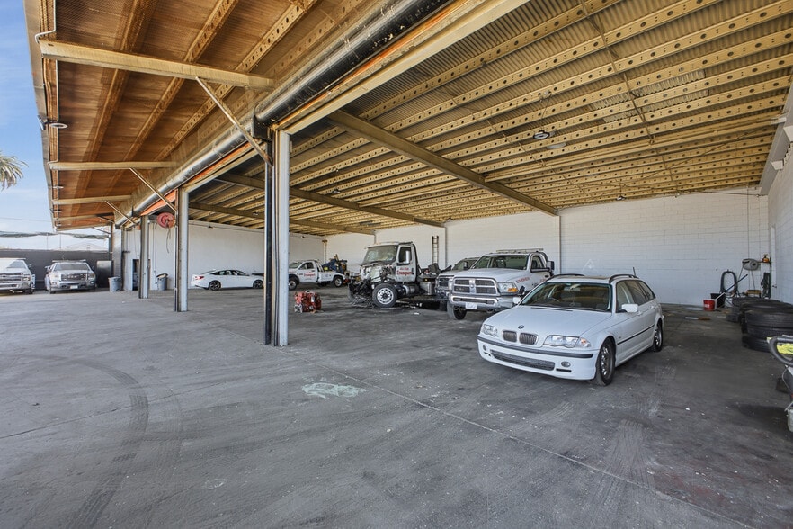 More Photos Of 818-828 E Manchester Ave, Los Angeles Warehouse For Sale