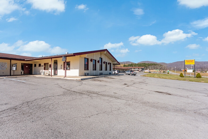 More Photos Of 21507 Seneca Trl, Marlinton Hotel For Sale