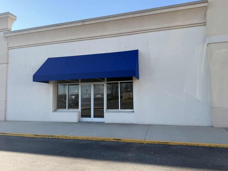 More Photos Of 100 Cumberland Plz, Crossville Unknown For Lease