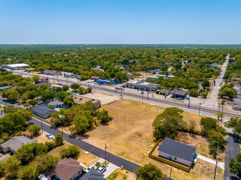 More Photos Of 3701 S Lancaster Rd, Dallas Light Distribution For Sale