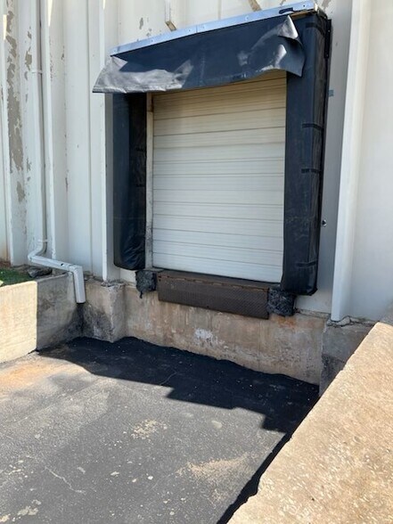 More Photos Of 1103 E Maguire Rd, Noble Light Manufacturing For Sale