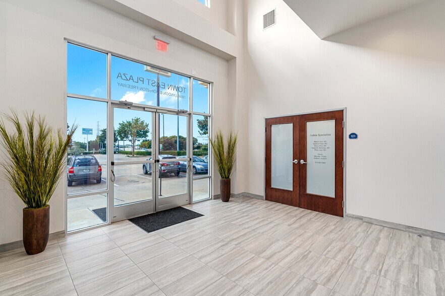 More Photos Of 18640 Lyndon B Johnson Fwy, Mesquite Medical For Lease