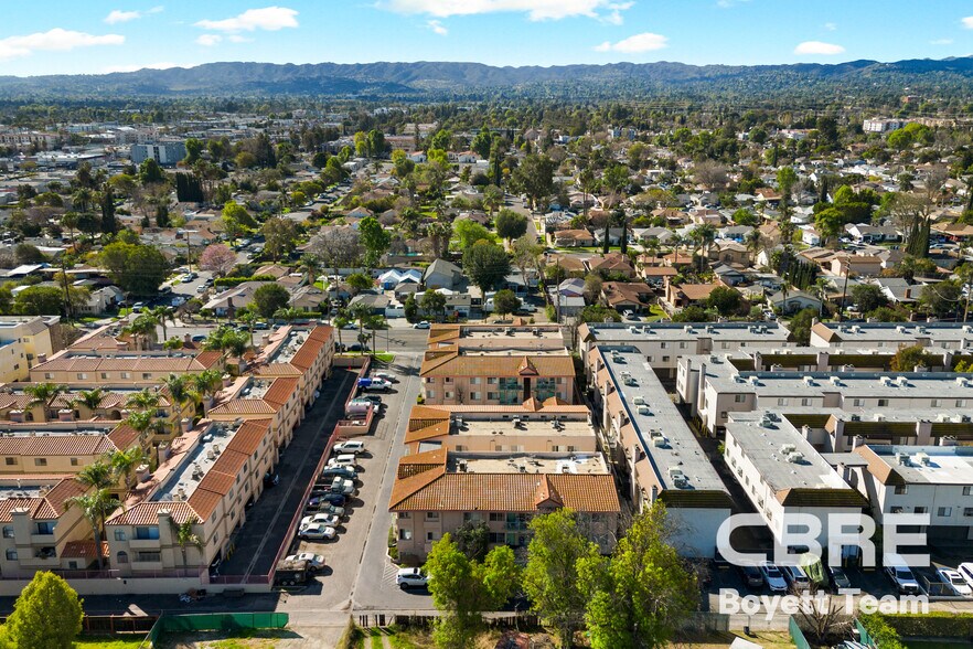 More Photos Of 18621 Saticoy St, Reseda Apartments For Sale