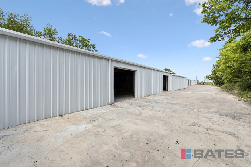 More Photos Of 1101 S Hampton Rd, DeSoto Showroom For Sale