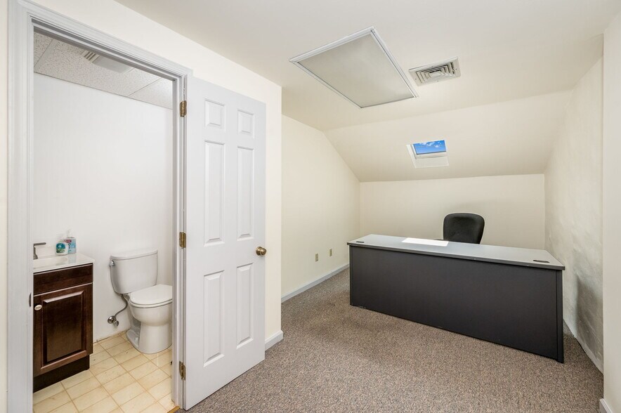 More Photos Of 3519 E Main St, Morgantown Office Residential For Lease