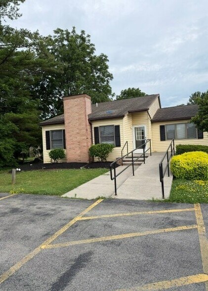 Primary Photo Of 6272 Robinson Rd, Lockport Coworking Space