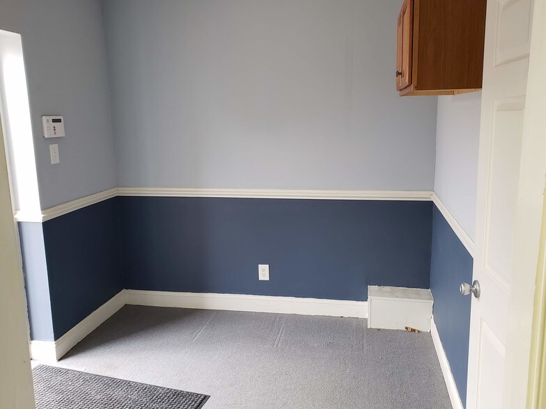 More Photos Of 301-321 Pinedge Dr, Berlin Unknown For Lease