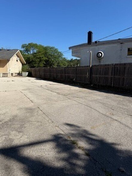 More Photos Of 1815 Dundee Rd, Northbrook Storefront Retail Office For Sale