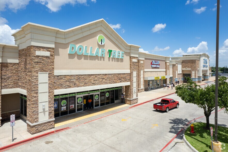 More Photos Of 10241 N I-45, Houston Unknown For Lease