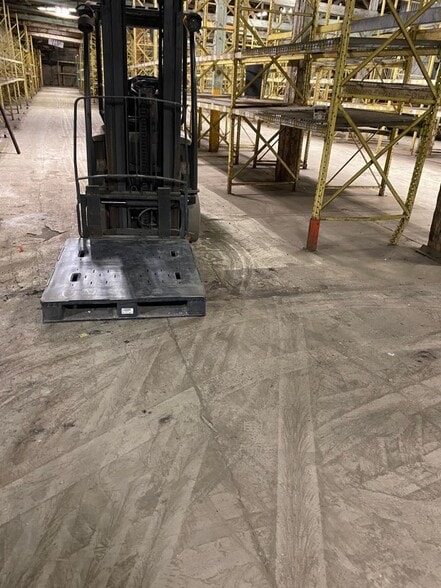 More Photos Of 111-135 Paine St, Troy Distribution For Sale