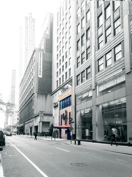 More Photos Of 19 E 49th St, New York Restaurant For Lease