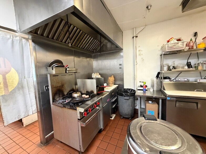 More Photos Of 627-655 W Duarte Rd, Arcadia Freestanding For Lease