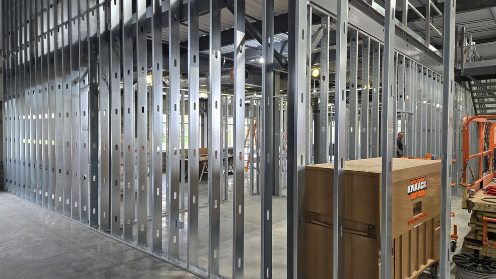 More Photos Of 31364 Industrial Pkwy, North Olmsted Warehouse For Lease