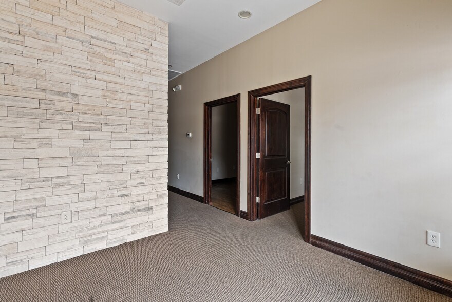 More Photos Of 1130 Cottonwood Creek Trl, Cedar Park Medical For Lease